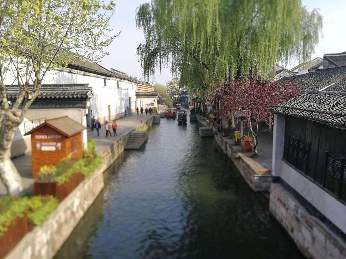 摆动小圆球