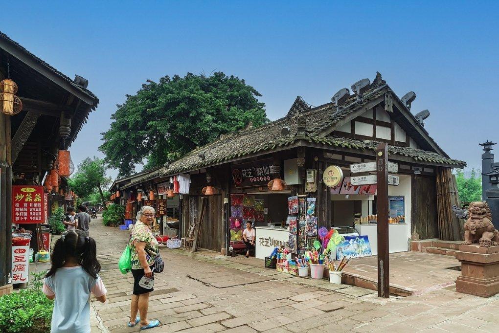 同吃“年夜饭” 共叙邻里情